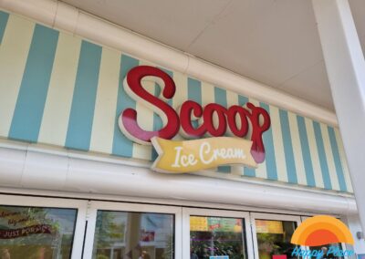 Scoop ice cream